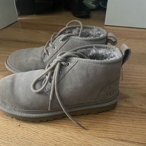Light Grey Ugg short lace Fur boots. Woman’s Size 7
